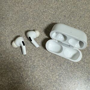 AirPods Pro (first gen, damaged)